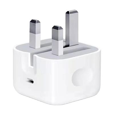 China Original Factory 20W PD Single Charger Mobile Phone/Ipad/Camera/PDA/MP3 UK Plug USB-C Plug with C-Lightning Cable, Suitable for iPhone 12Pro Max Travel Adapter for sale