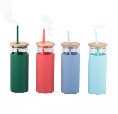 China Freshness Retention GPG175 High Borosilicate Glass Beverage Drinking Bottle With Wooden Lid And Straw for sale