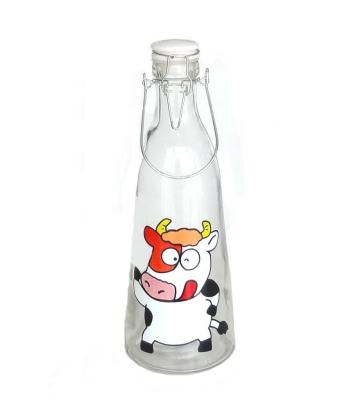 China Beverage 1 Liter Glass Milk Bottle with Lid with Cow Design and Metal Handle (TW717K20) for sale