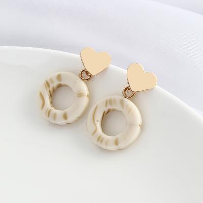 China 2021 Winter New Fashion Vintage Donuts Girl's Female Earrings TRENDY Heart-shaped Resin Earrings for sale