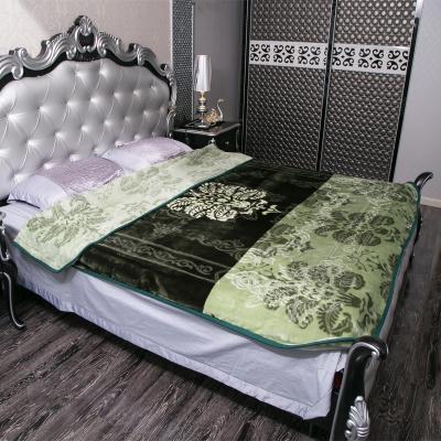 China New Design 2021 HOT Wholesale Polyester Anti-Static Blanket Bulky Blanket 100% Weave Blanket for sale