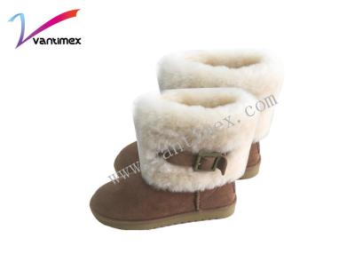 Chine Laine rayant les bottes de neige classiques d'hiver de dames avec l'empeigne brune de couleur/suède de vache à vendre