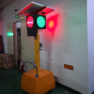 China Traffic Safety Led Warning Lights Three Color In One Unit Solar Mobile Traffic Light for sale