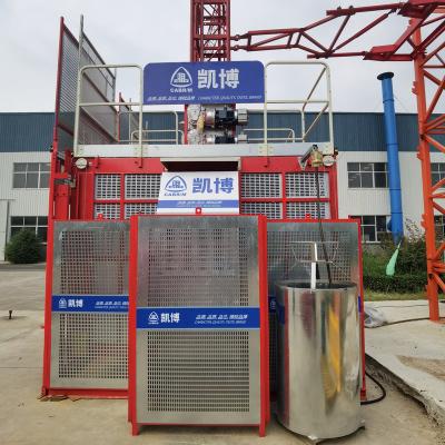 China Passenger and material hoist for building lifting work en venta