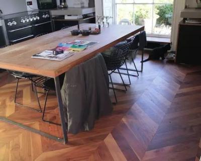 China High-end Customized Chevron Parquet Flooring for sale