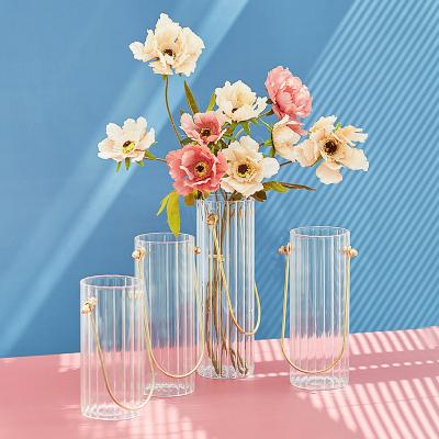 China Coastal Wedding Home Decor Accessories Modern Vase Crystal Striped Glass Vase Glass for sale