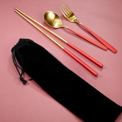 China Viable Wholesale Bulk Mirror Gold Plated Red Handle Cutlery Set Round Handle Stainless Steel Mexican Flatware for sale