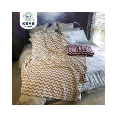 China Flame Retardant 100% Polyester Flannel Throw Blanket Warp Knitting Simple Wave Zigzag Carving Design Flannel Blanket Solid Color for sale