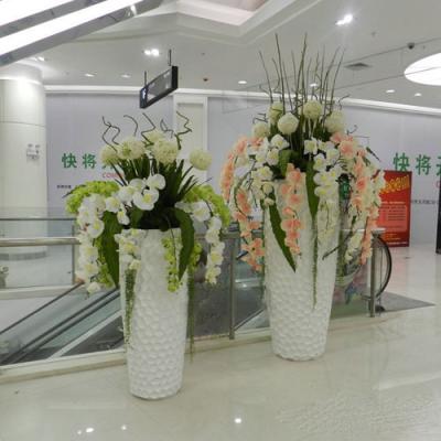 China Custom Nordic white flower pot durable material for indoor living room mall decoration planter pots for sale