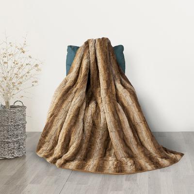 China Anti-pilling Luxury Warm Weighted Velvet Plush Faux Fur Throw Blanket Blanket For Winter for sale