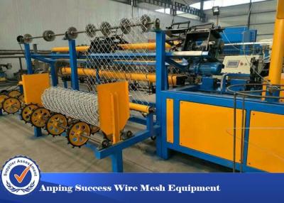 China 4m Width Chain Link Fence Making Machine / Chain Link Weaving Machine High Effciency zu verkaufen