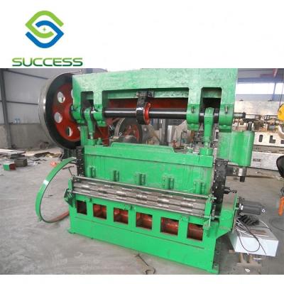 China Decoration Expanded Metal Machine with Customized Square Hole Shape for sale