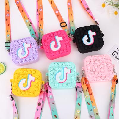 China Hot sale tik FLASHING tok tok toys bags cross - body purse silicone push it bubble tiktok poppings its bag coin purses for sale