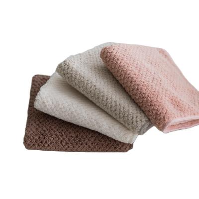 China Sustainable High Density Absorbent Thickened Velvet Coral Towel for sale