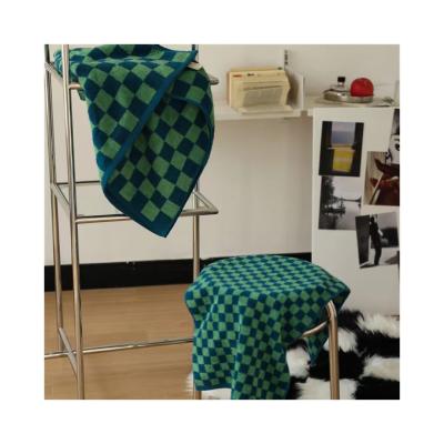 China Sustainable Yarn-dyed Jacquard Retro Checkerboard Combed Absorbent Cotton Household Towel Set for sale