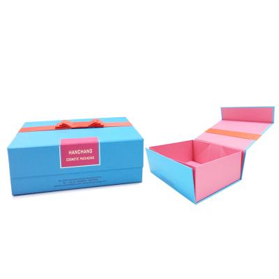 China Recycled Materials Custom Logo Printed Hang Down Magnetic Folding Box , Gift Box With Magnetic Lid for sale