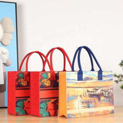 China Fashion Hot Sale New Fashion Large Capacity Cartoon Women's Shopping Felt Bag Reusable Children's Gift Felt Handbag for sale