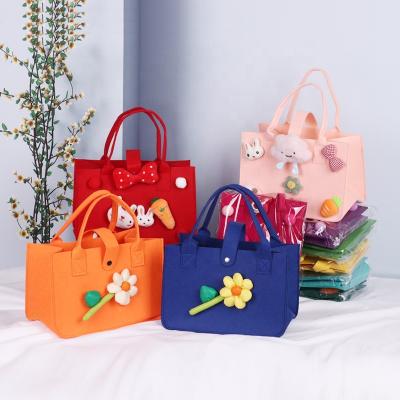 China Fashion Christmas Gift Organizer Ladies Women Holiday Handmade Decoration Hand Bag Cute Cartoon Purse Shopping Tote Bag Felt Handbag for sale