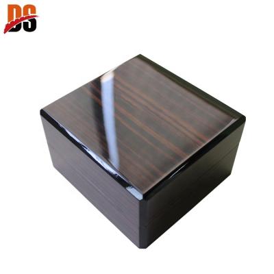 China Handmade Luxury Glossy Piano Finish High Storage Light Weight Watch Cases Show Wooden Watch Boxes for sale