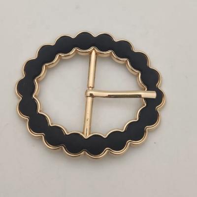 China Shoe Buckle Spray Gold Pin Buckle Fashion Black Simple Color for sale