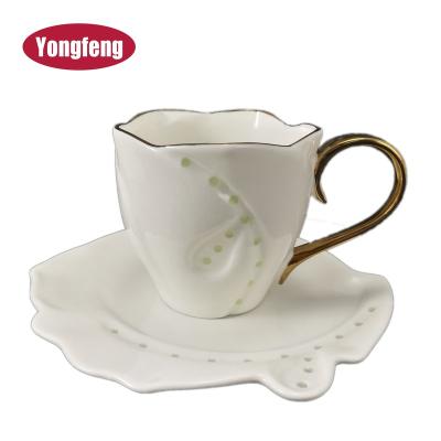 China Viable New English Style Special Irregular Design 8.5oz Gold Rim Royal Mugs With Dishes With Gold Handle for sale