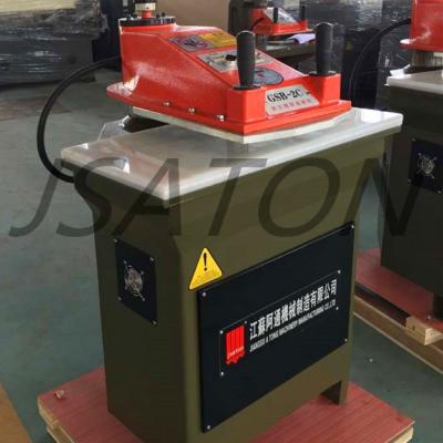 China Hydraulic Type Plant Swing Arm Cutting Machine For Leather Foam for sale