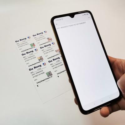 China La etiqueta variable brillante de los datos que imprime BOPP impermeabiliza etiquetas engomadas del código de Qr en venta