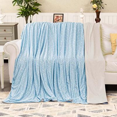 China Factory Wholesale Price Jacquard 0.4 Double Sided Q-Max Knitted Summer Throw Cooling Blankets for sale