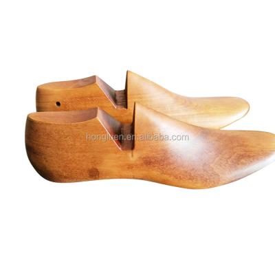 China Cheap Custom Size New Style Eco-friendly China Cedar Pine Wood Shoe Trees For Men Leather Shoes for sale