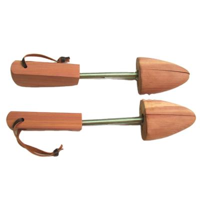 China The Adjustable Non-Toxic Cedar Shoe Tree Wooden Shoe Keeper in Hard Shape on Sale for sale