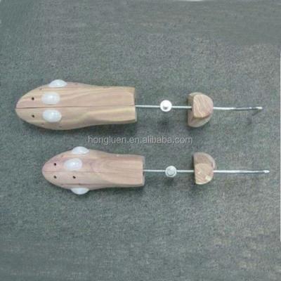 China Eco-friendly Red Cedar Shoetree 2 Way Women Adjustable Mens Wooden Shoe Stretchers Wholesale for sale