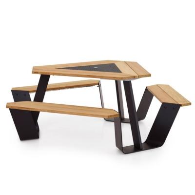 China Salón de fábrica Mesa de picnic de madera maciza Mesa de comedor de madera triangular con banco en venta