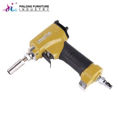 China Outdoor Hot Selling Decorative Pneumatic Furniture Nail Gun For Furniture Gas Nail Gun For Plastic Rack Assembled Strip Nails for sale