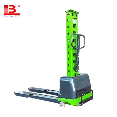 中国 500kg Electric Portable  Self Loading Stacker Forklift 1570*786*1618mm 185 Kg 販売のため