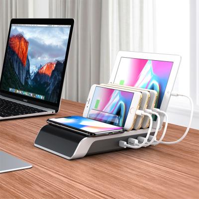 China Port Type C USB 2.0 Multi Port Mobile Phone 10W 4 Ports USB Docking Wireless Charging Mobile Phone Station for sale