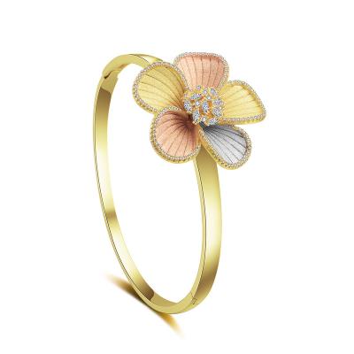 China FASHIONABLE Luxury Wedding Bracelets Charms Flower Women Gold Plated Bracelet for sale