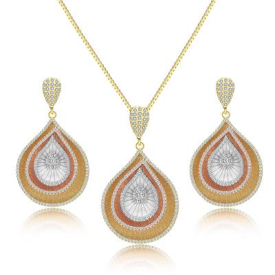 China FASHIONABLE Bridal Accessories Gold Plated Jewelry Set Zircon Wedding Jewelry Set For Women for sale