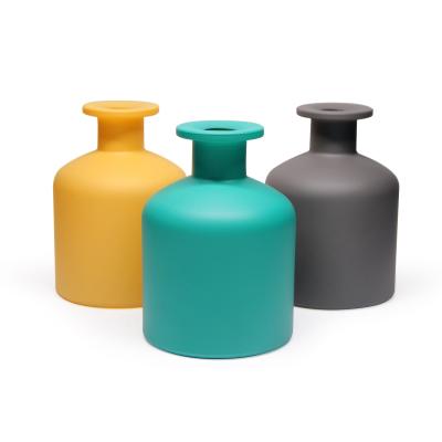 China Painted Coloured Glass Reed Diffuser Bottles Classical 200ml Large Capacity for sale