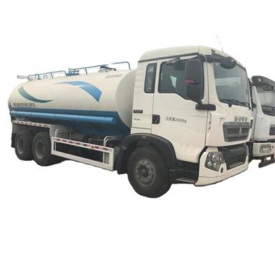 China SINOTRUK HOHAN 4X2 Water Tank Truck Mini Tanker 9.726L for sale