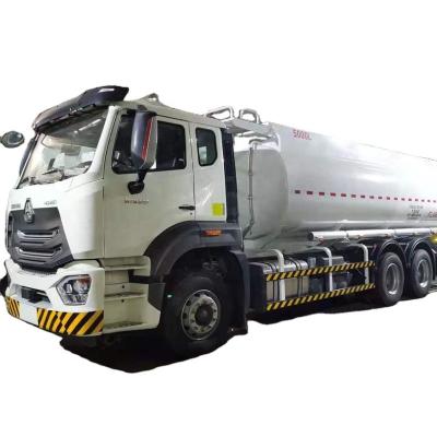 China China manufacturer 9.726L SINOTRUK HOHAN 6x4 oil tank truck fuel tanker for sale