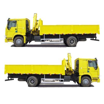 China SINOTRUK HOWO 6WHEELS CARGO TRUCK WITH CRANE 7500*2496*3850 for sale