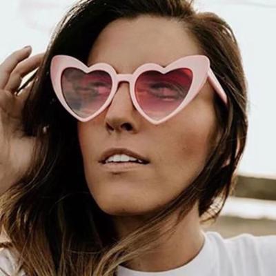 China Fashion Sunglasses Party Heart-Shaped Wholesale Fashionable Sunglasses Eyewear Love Glass Fashion Cheap Sunglasses Women for sale