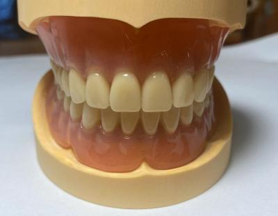 China Dentadura acrílica completa de ajuste preciso personalizable ligera y resistente a las manchas en venta