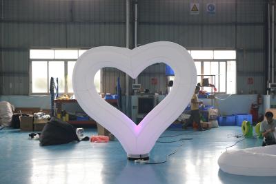 Chine lumière de la ceinture LED de coeur de décoration de 2.5M Diameter Inflatable Lighting à vendre