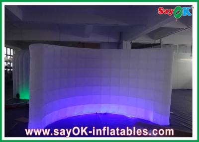 China Pared inflable del paño de Oxford de la explosión de la tienda del aire de SAYOK Outwell con la iluminación llevada para la exposición/el acontecimiento en venta