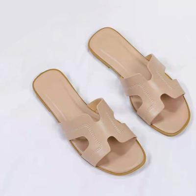 China Fashion Trend Summer Fashion Flat Square Toe Sandals Suitable For Walking for sale