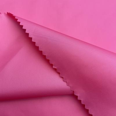 China 100%Polyester 50D/72F*60D/75F 65gsm 300T Taffeta pressed membrane zu verkaufen