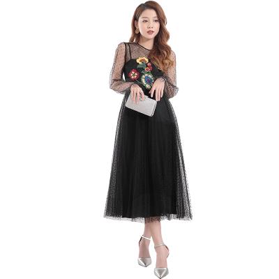 China Breathable Exquisite Embroidered Pleated Car Flower Mesh Sleeve Long Dress With Big Brands Wedding Dress for sale