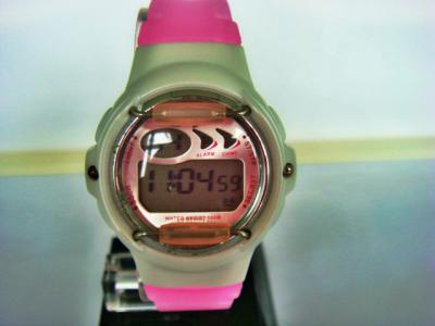 Chine montre de Digital sportive imperméable de quartz d'affichage à cristaux liquides de 100M pour des femmes à vendre