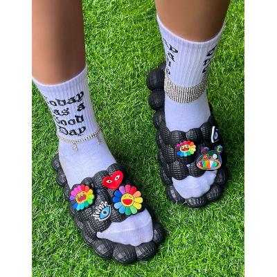 China Fashion Trend Women's Summer Flat Beach Hausschuhe Slippers Breathable Women's Shoes Charm For Bubble Slides for sale